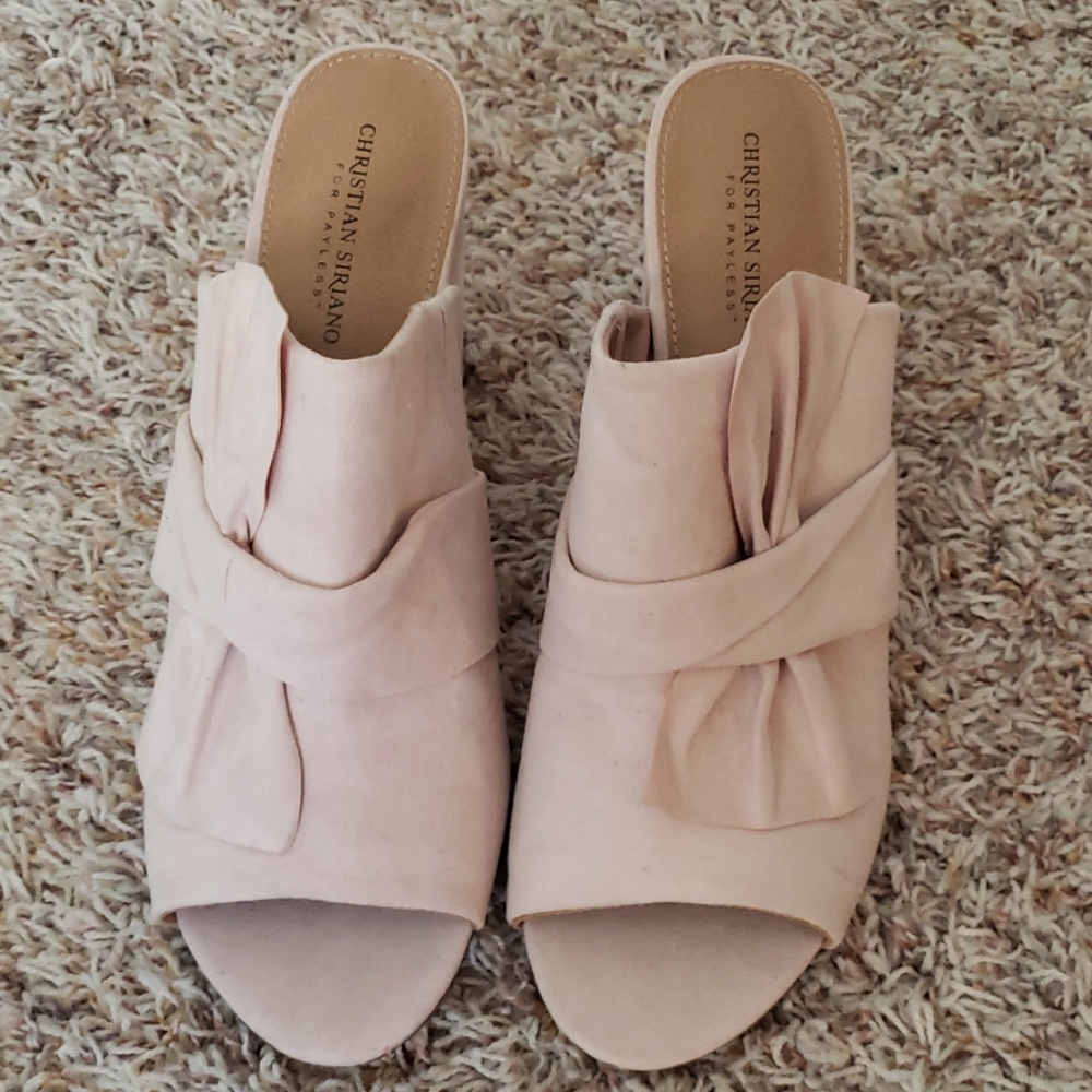 Pinky/Peach Suede NWOT Size 13 3.5" heel